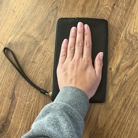 COACH Large Wristlet (FINAL SALE) - Picture 2 of 4